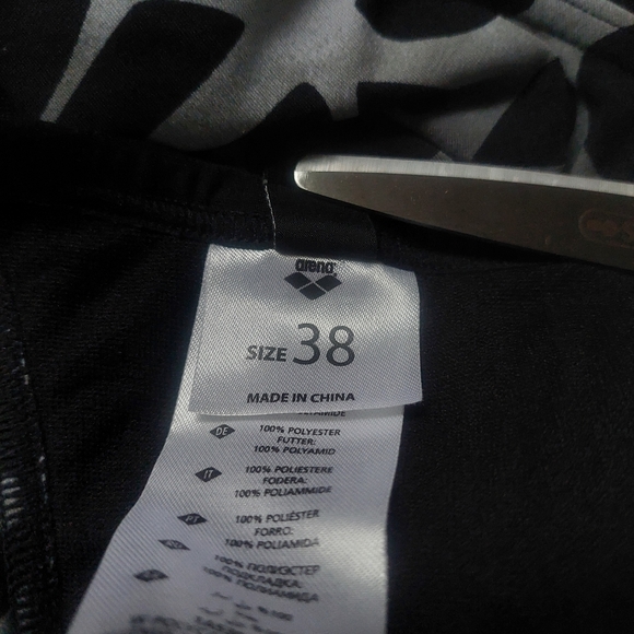 Arena Polycarbonite Challenge Back Swimsuit Size 38 - Picture 8 of 8